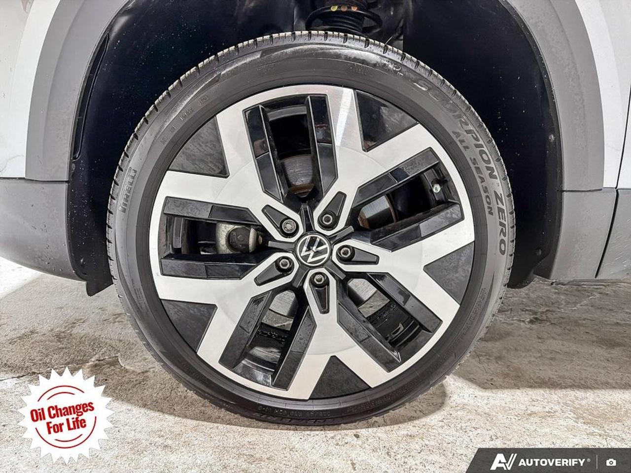 2022 Volkswagen Taos Highline 4MOTION Photo