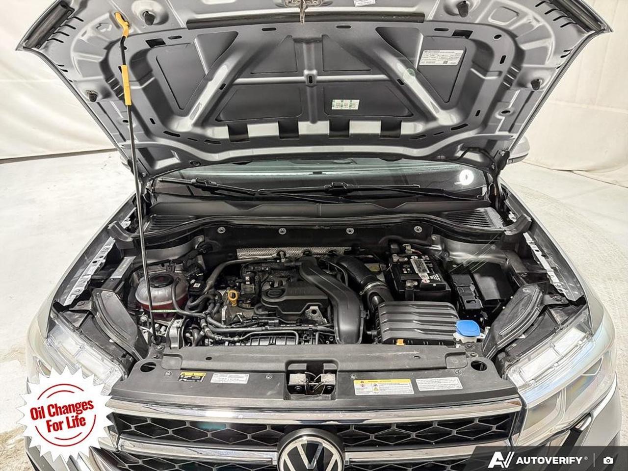 2022 Volkswagen Taos Highline 4MOTION Photo