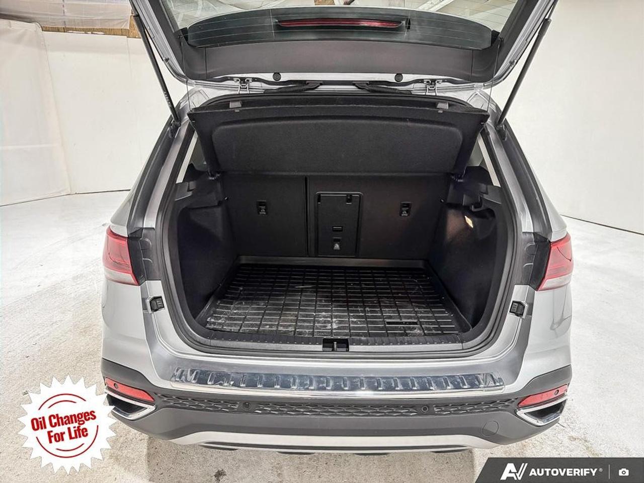 2022 Volkswagen Taos Highline 4MOTION Photo