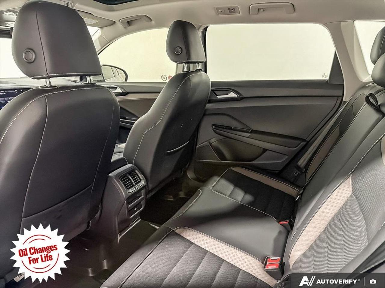 2022 Volkswagen Taos Highline 4MOTION Photo