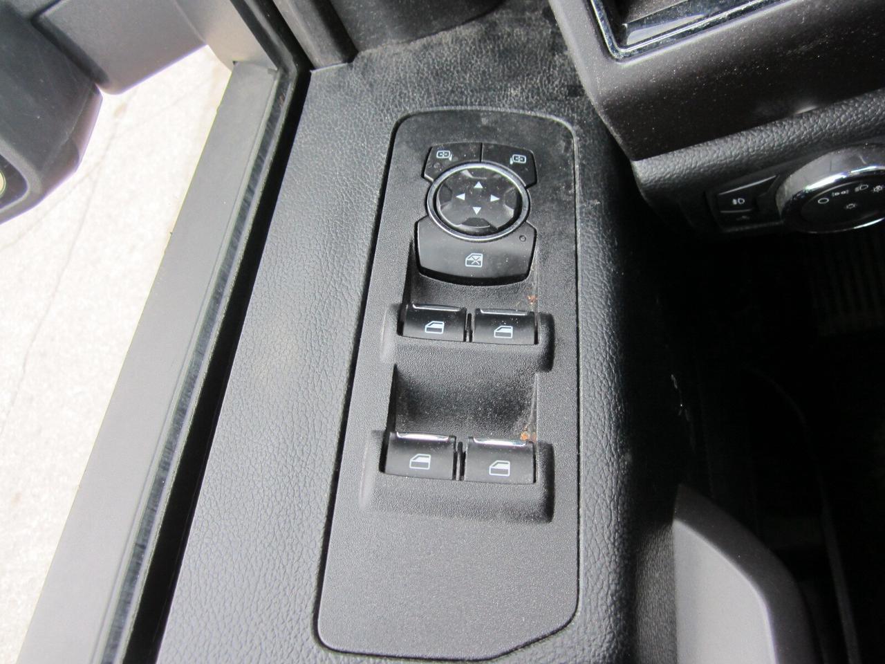 2019 Ford F-150 XLT SPORT CREW 4X4 5.0L NO ACCIDENTS Photo