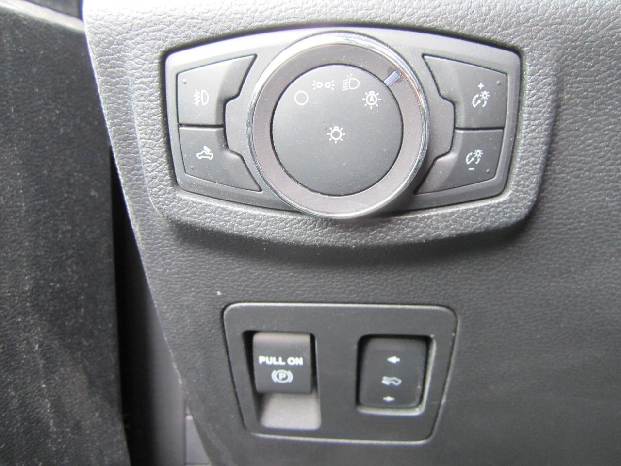2019 Ford F-150 XLT SPORT CREW 4X4 5.0L NO ACCIDENTS Photo