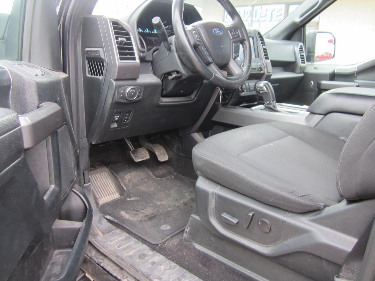 2019 Ford F-150 XLT SPORT CREW 4X4 5.0L NO ACCIDENTS Photo