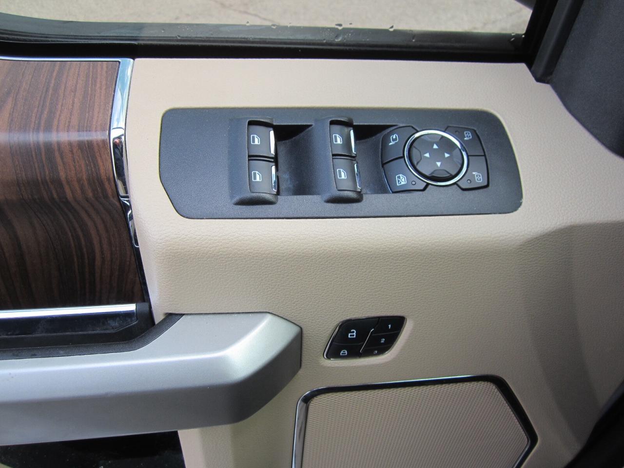 2017 Ford F-150 Lariat 4WD 5.0L ONE OWNER NO ACCIDENTS Photo