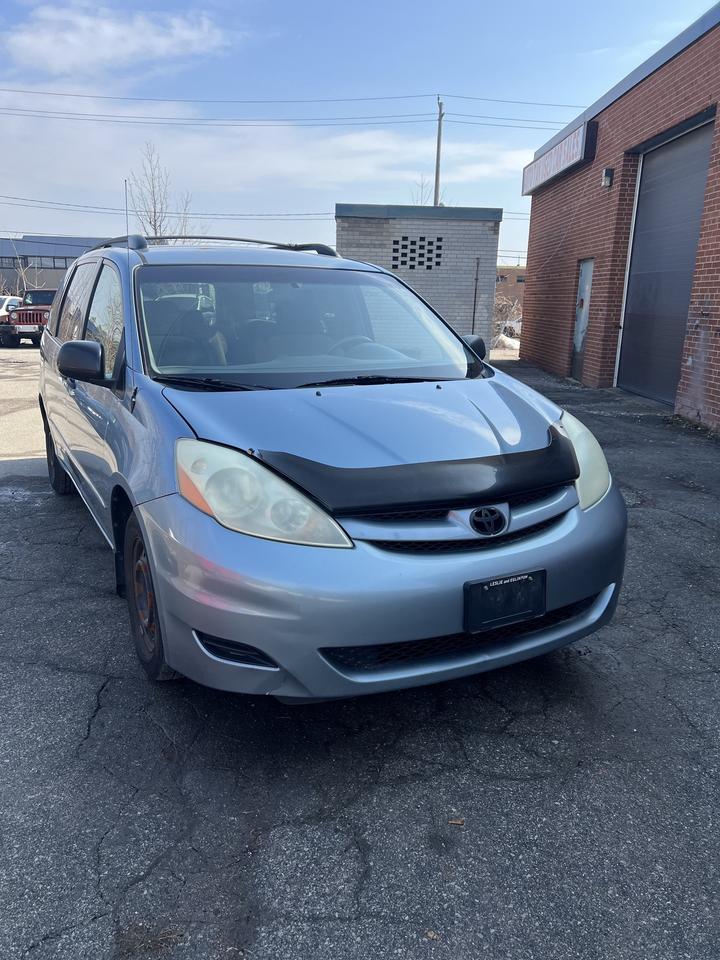 2006 Toyota Sienna 5DR CE 8-PASSENGER Photo2