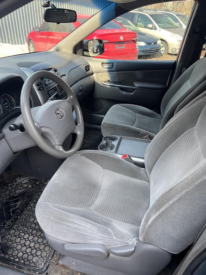2006 Toyota Sienna 5DR CE 8-PASSENGER Photo