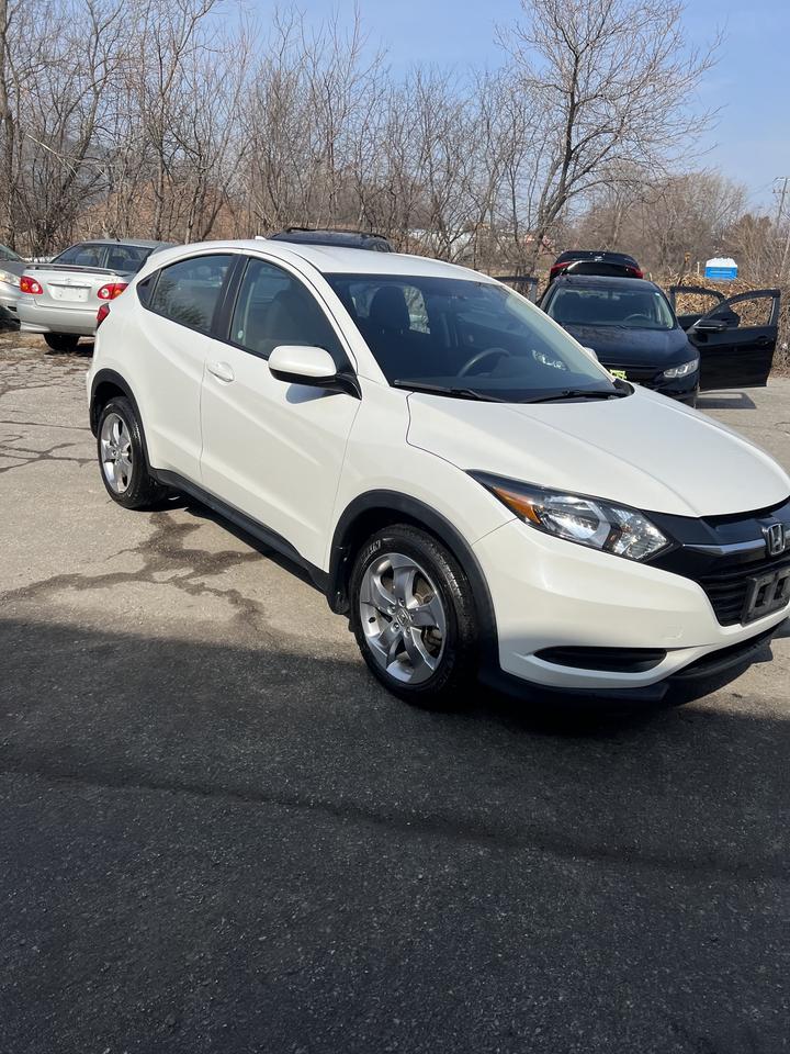 2018 Honda HR-V 6 SPEED MANUAL LX BACKUP CAMERA BLUETOOTH Photo