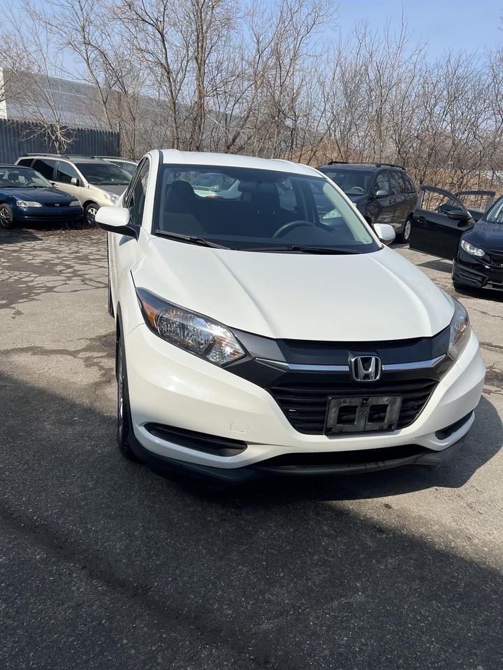2018 Honda HR-V 6 SPEED MANUAL LX BACKUP CAMERA BLUETOOTH Photo