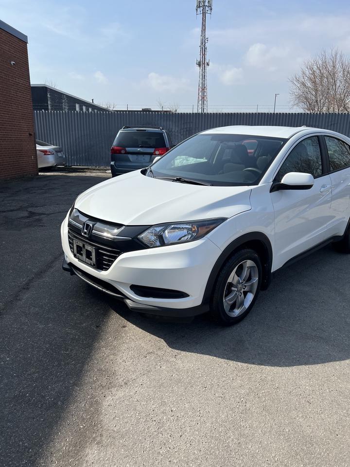 2018 Honda HR-V 6 SPEED MANUAL LX BACKUP CAMERA BLUETOOTH Photo4