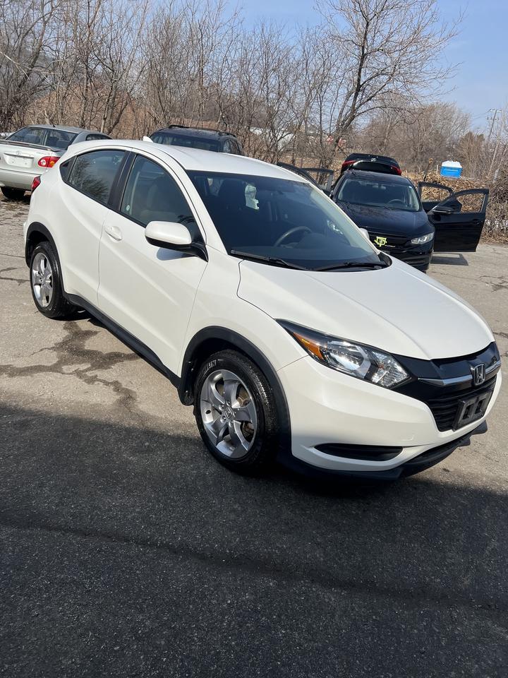2018 Honda HR-V 6 SPEED MANUAL LX BACKUP CAMERA BLUETOOTH Photo