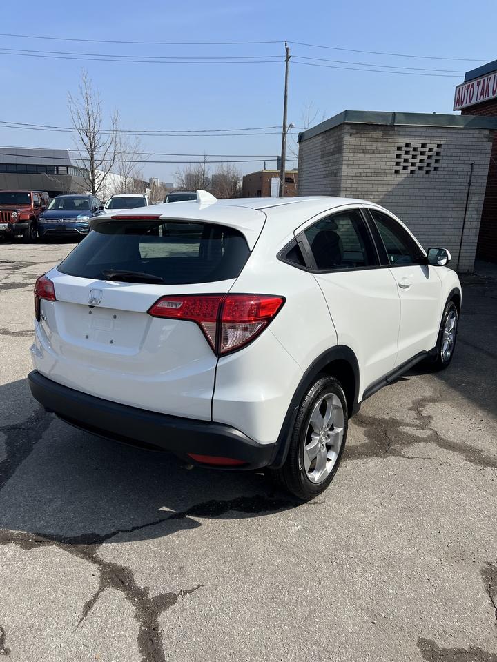 2018 Honda HR-V 6 SPEED MANUAL LX BACKUP CAMERA BLUETOOTH Photo