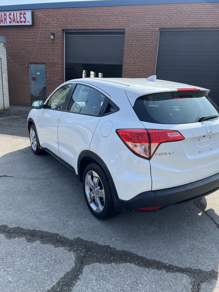 2018 Honda HR-V 6 SPEED MANUAL LX BACKUP CAMERA BLUETOOTH Photo
