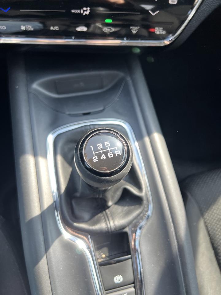 2018 Honda HR-V 6 SPEED MANUAL LX BACKUP CAMERA BLUETOOTH Photo