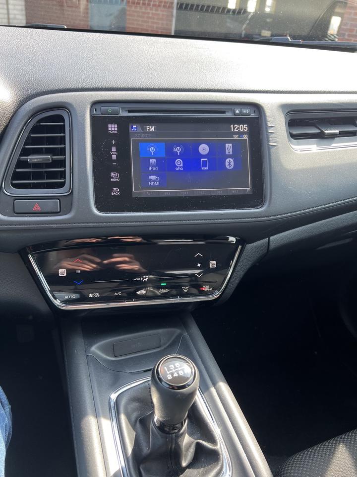 2018 Honda HR-V 6 SPEED MANUAL LX BACKUP CAMERA BLUETOOTH Photo