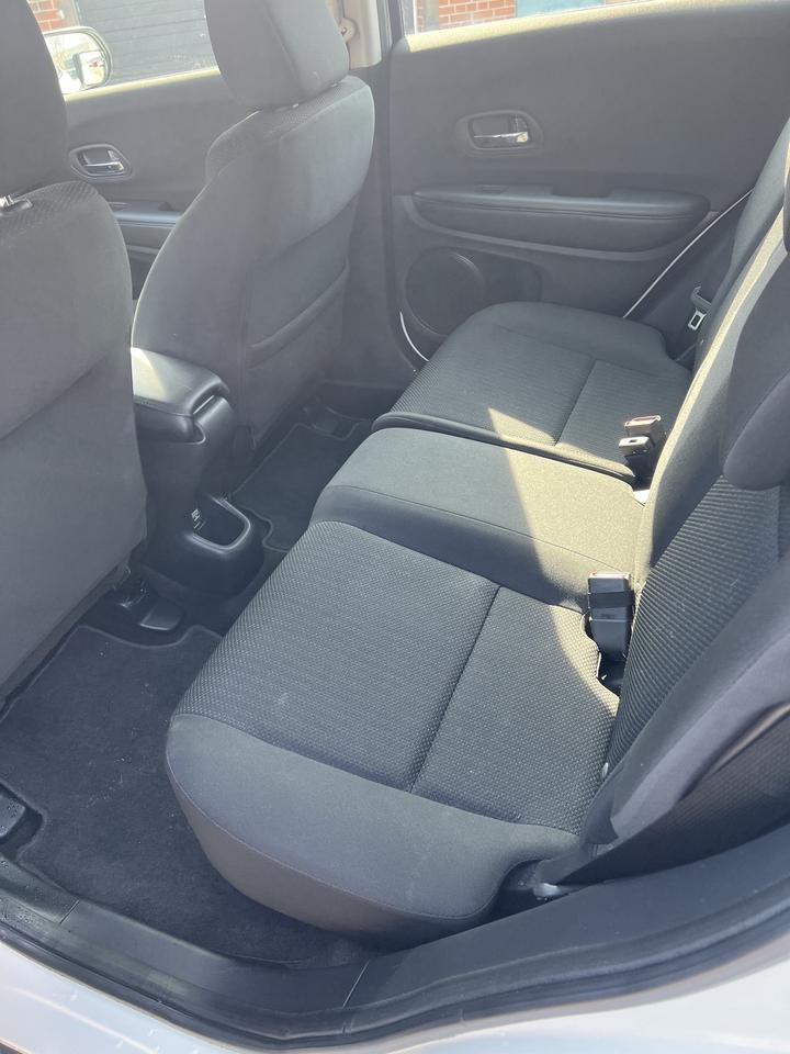 2018 Honda HR-V 6 SPEED MANUAL LX BACKUP CAMERA BLUETOOTH Photo