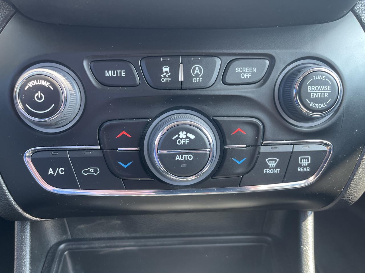 2023 Jeep Cherokee Altitude - Htd Leather/Wheel - Adaptive Cruise Photo