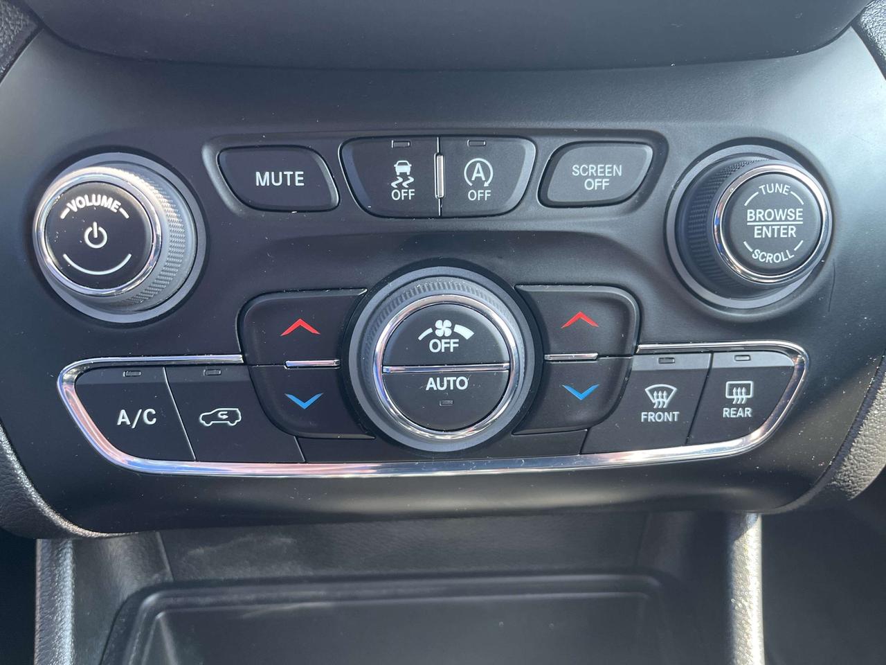 2023 Jeep Cherokee Altitude - Htd Leather/Wheel - Adaptive Cruise Photo