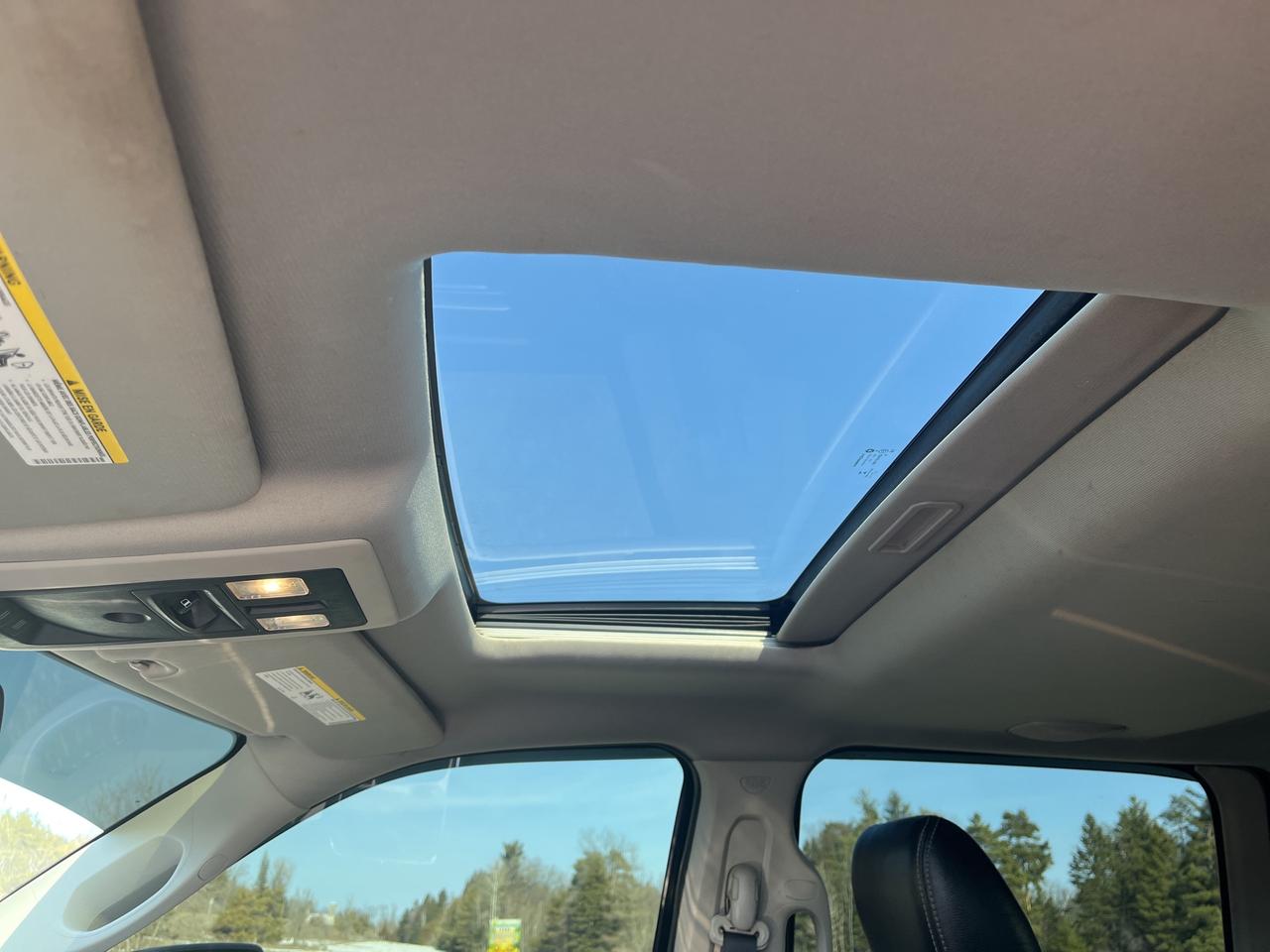 2016 RAM 1500 Sport - Sunroof - Htd/Vtd Leather Photo3