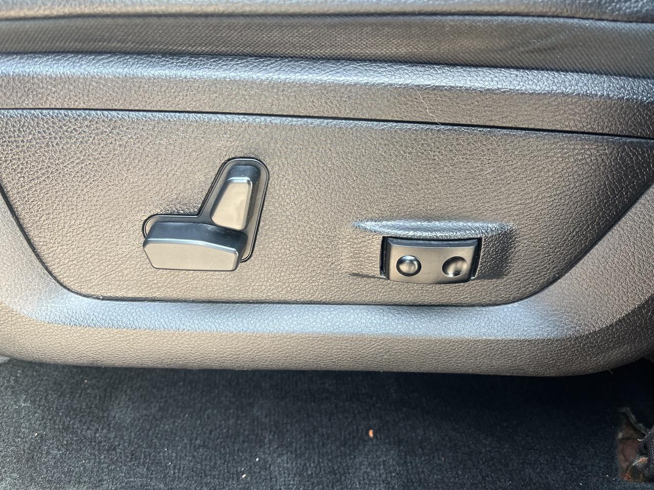 2016 RAM 1500 Sport - Sunroof - Htd/Vtd Leather Photo