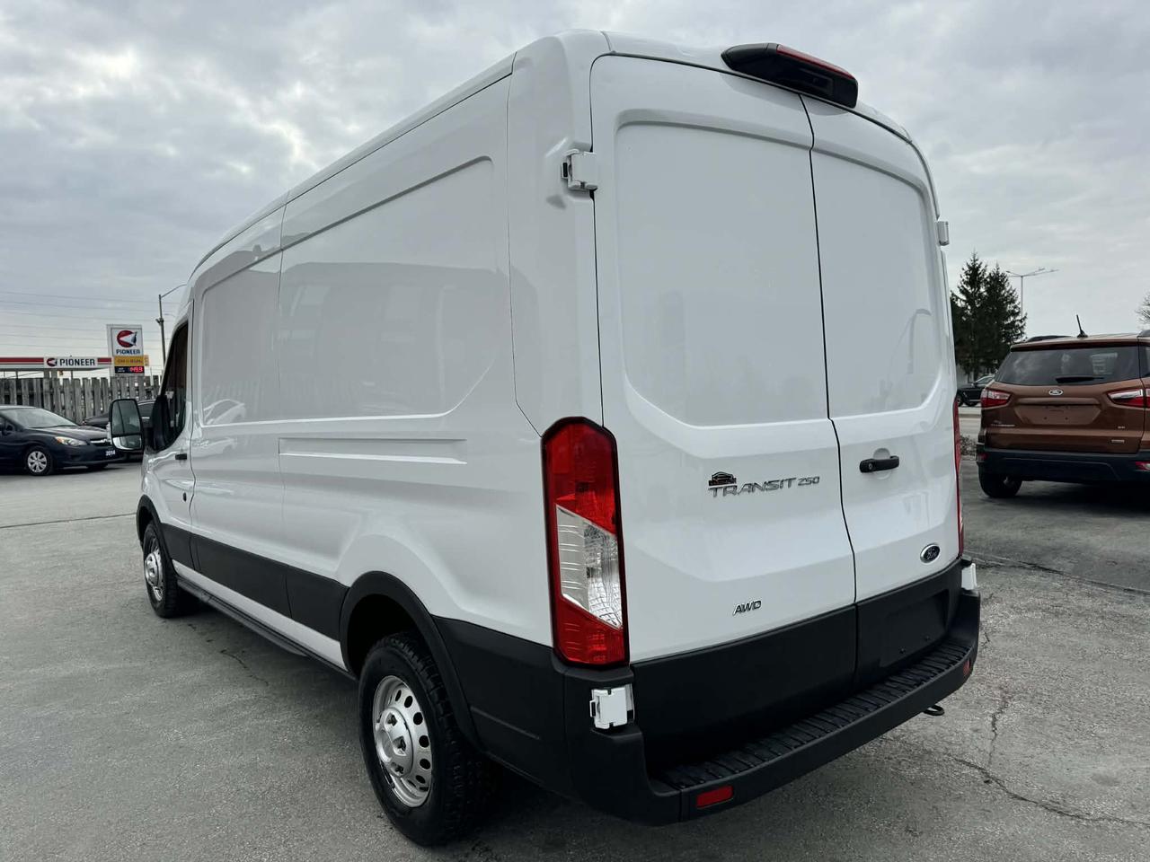 2023 Ford Transit Cargo Van T-250 MED ROOF AWD Photo2