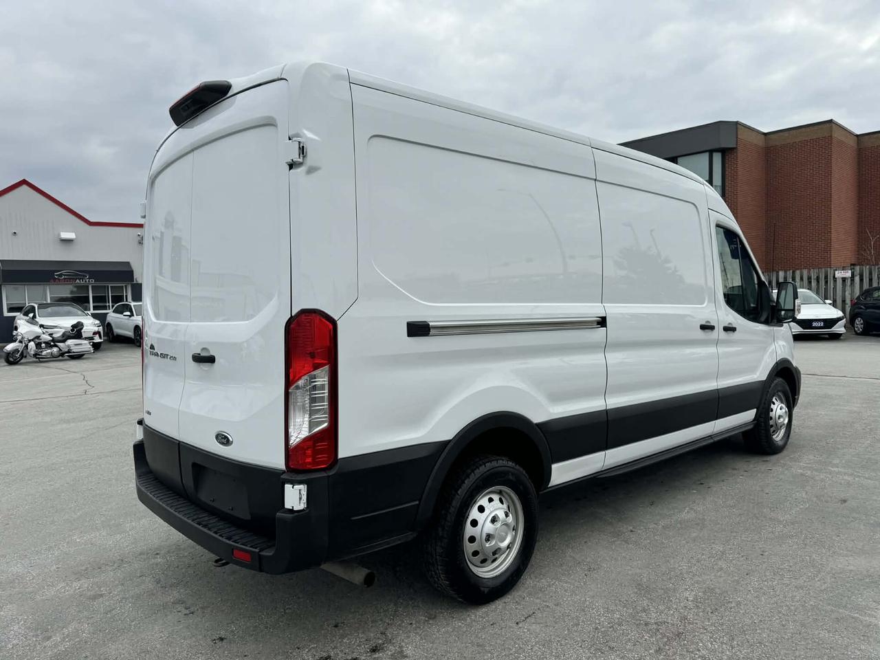 2023 Ford Transit Cargo Van T-250 MED ROOF AWD Photo4