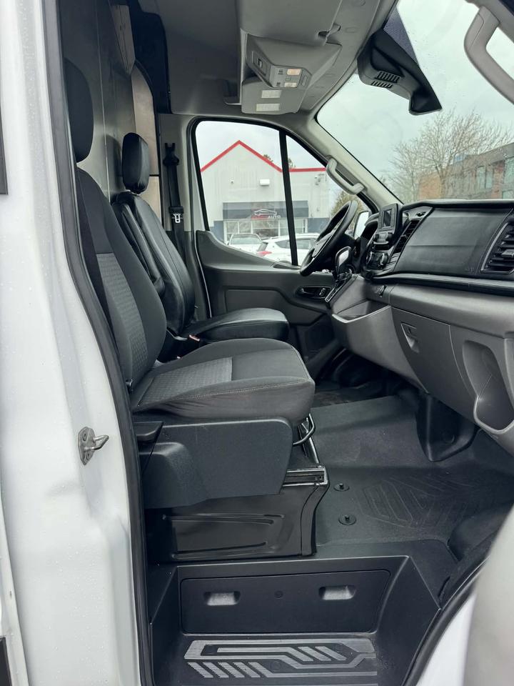 2023 Ford Transit Cargo Van T-250 MED ROOF AWD Photo