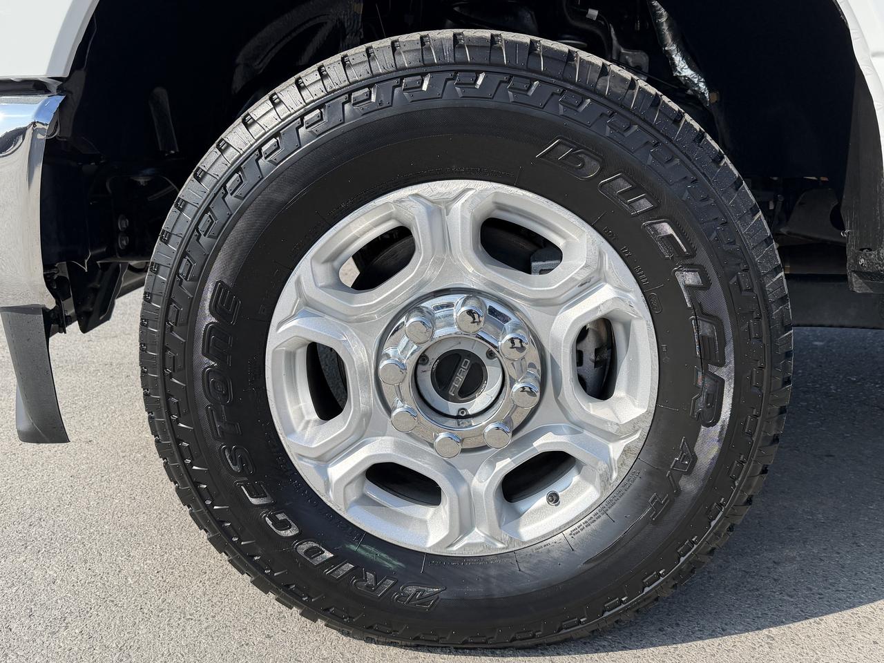 2025 Ford F-250 XLT 4WD Crew Cab 8' Box Photo2