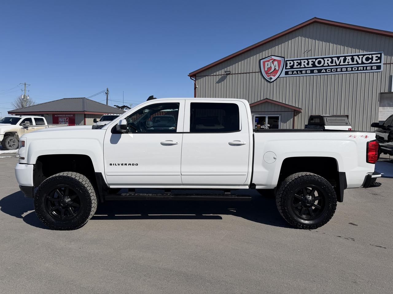 2016 Chevrolet Silverado 1500 4WD Crew Cab 143.5  LT Photo2