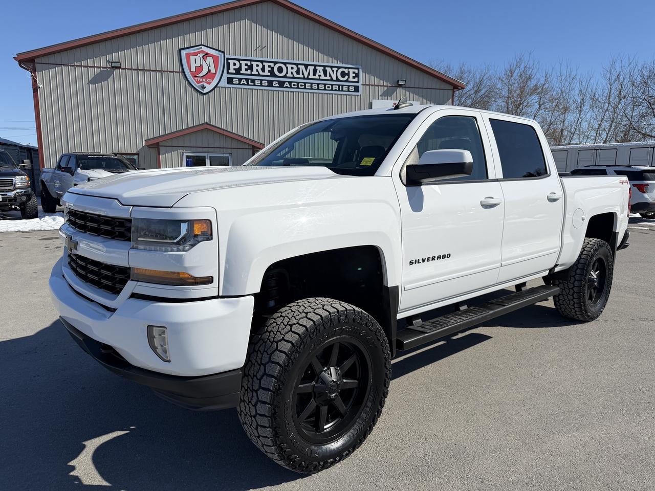 2016 Chevrolet Silverado 1500 4WD Crew Cab 143.5  LT Photo0