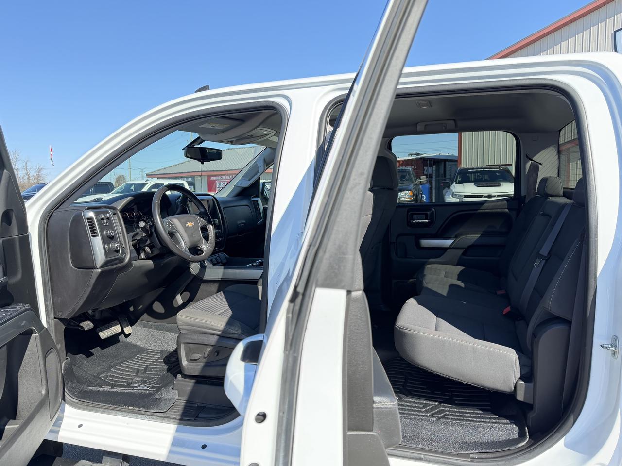 2016 Chevrolet Silverado 1500 4WD Crew Cab 143.5  LT Photo