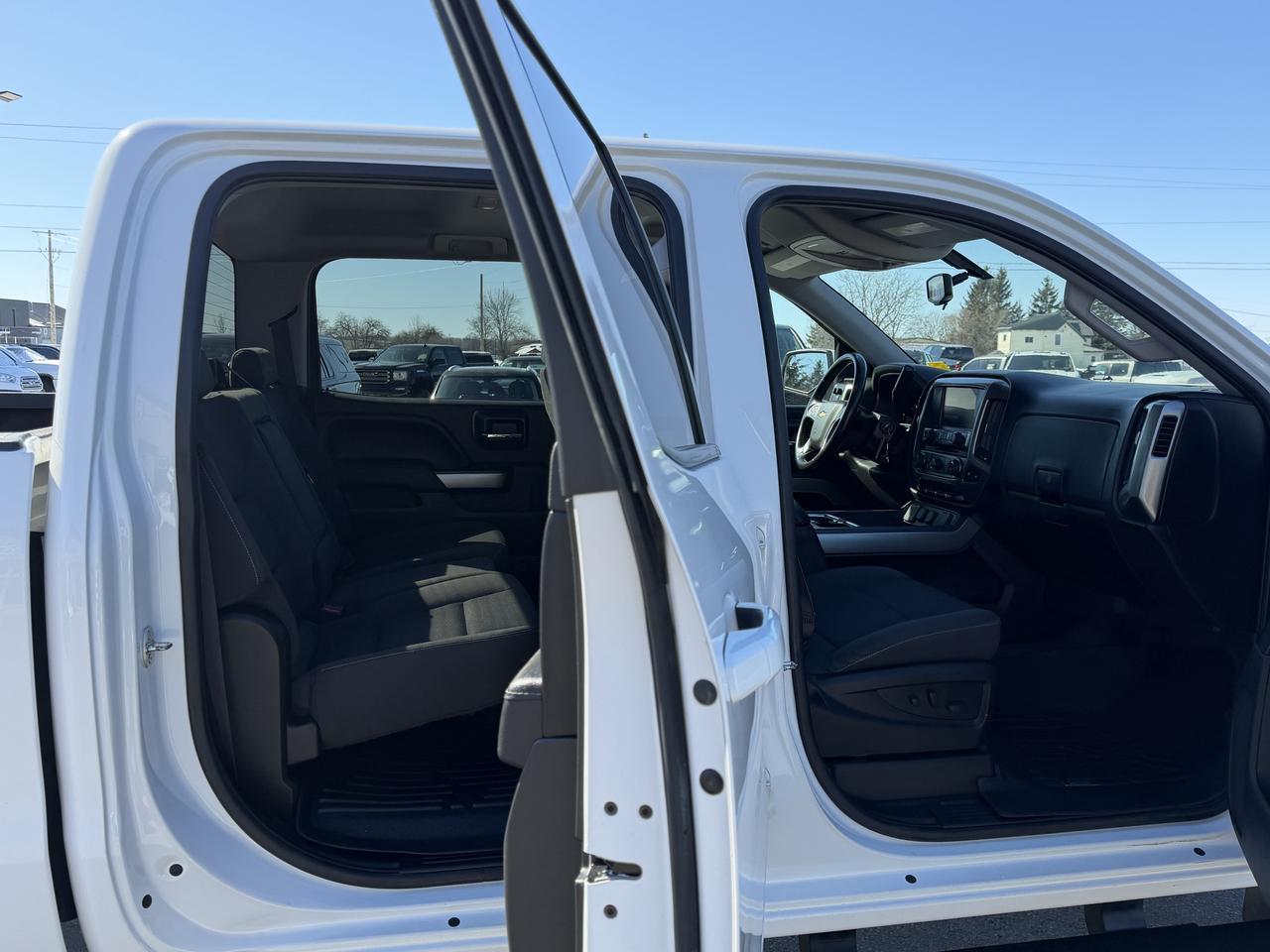 2016 Chevrolet Silverado 1500 4WD Crew Cab 143.5  LT Photo