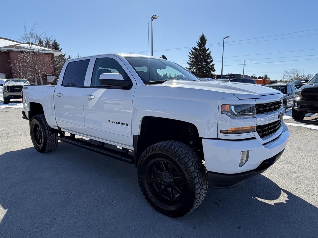2016 Chevrolet Silverado 1500 4WD Crew Cab 143.5  LT Photo