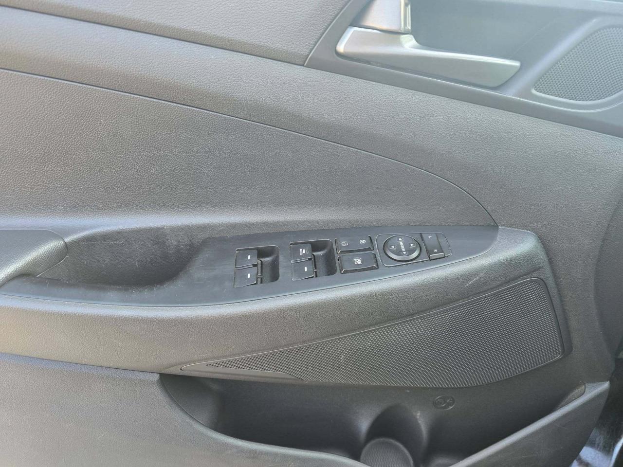 2016 Hyundai Tucson AWD 4DR 2.0L PREMIUM Photo