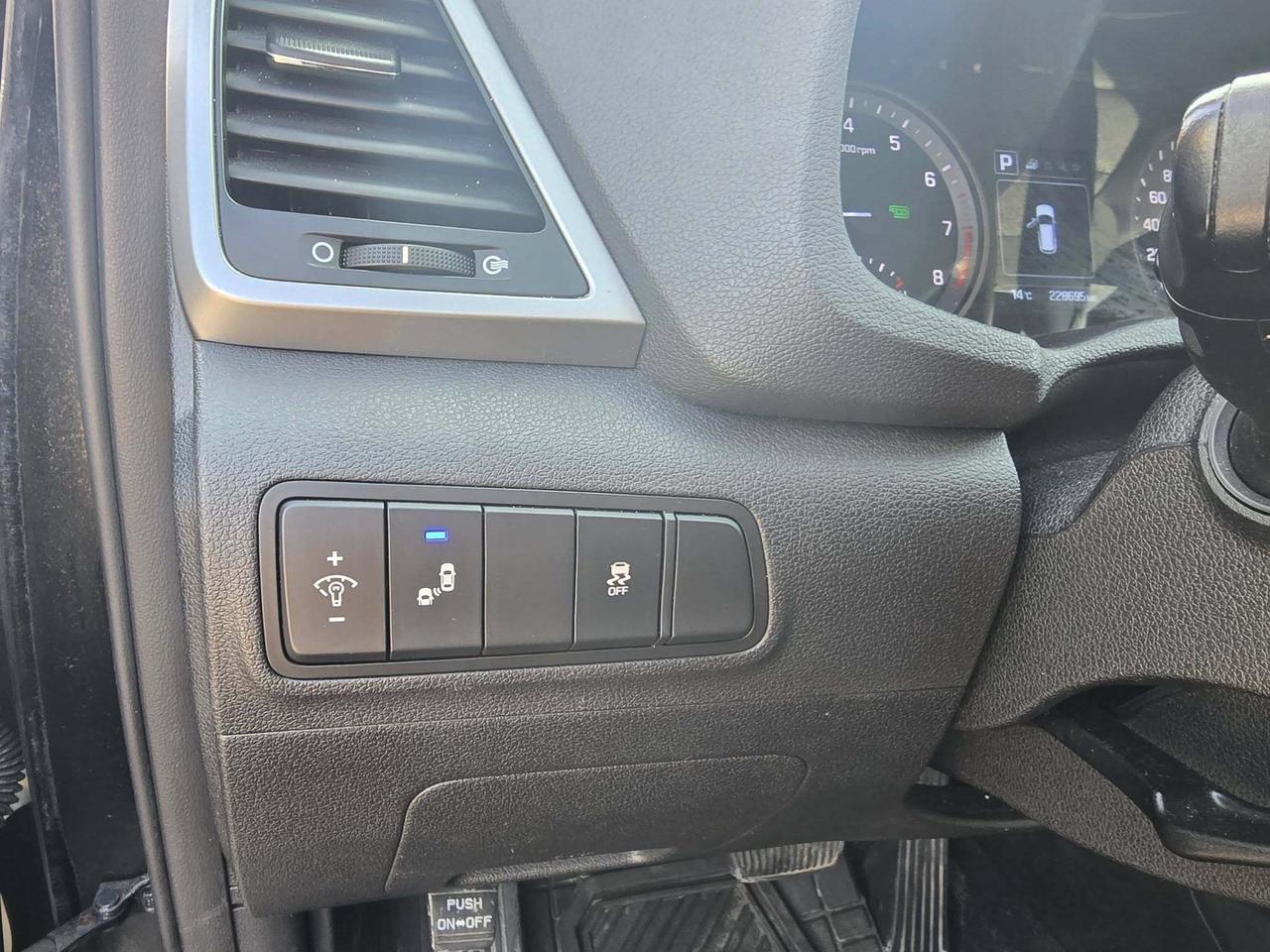 2016 Hyundai Tucson AWD 4DR 2.0L PREMIUM Photo