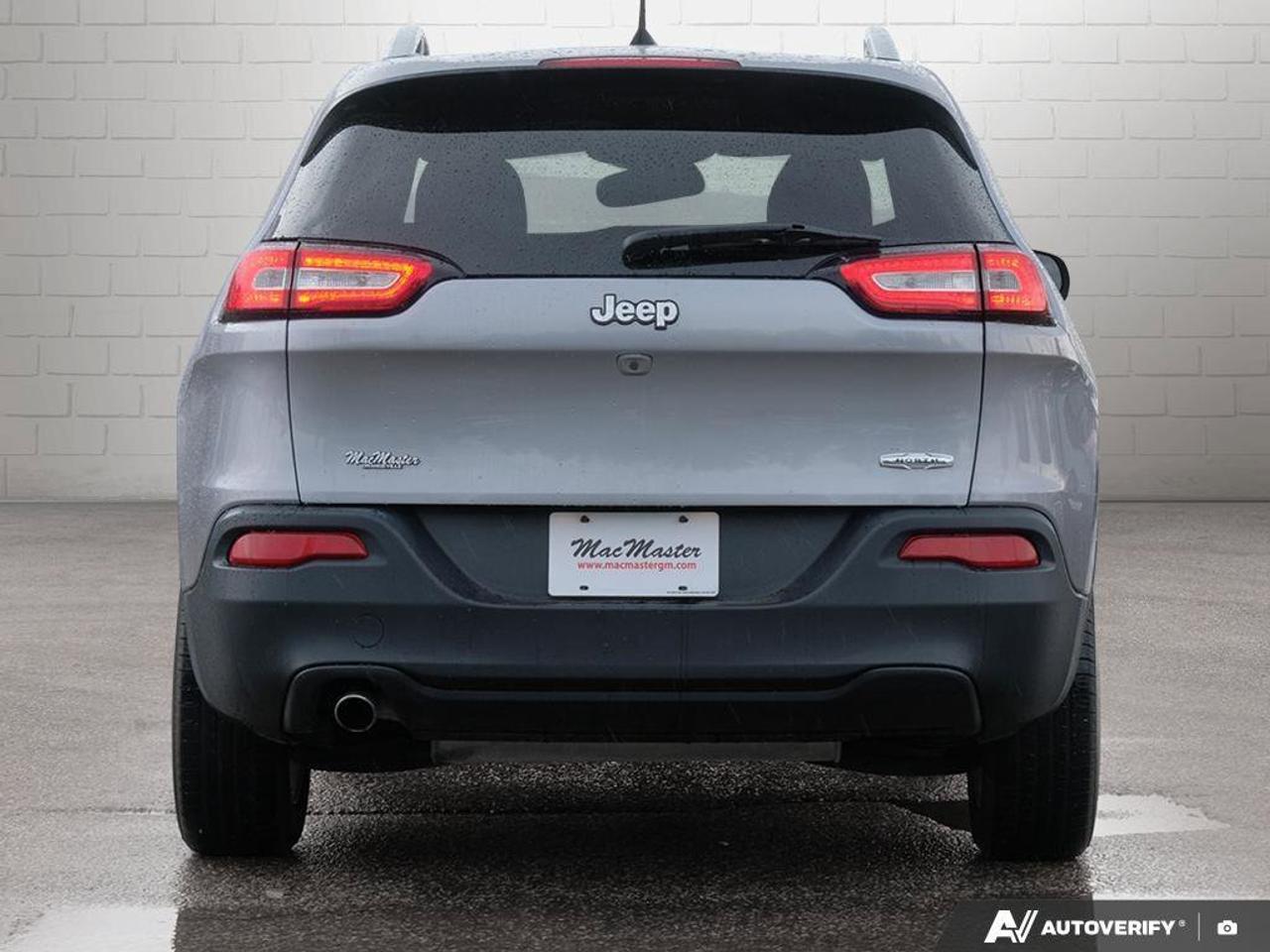 2018 Jeep Cherokee LatitudeLATITUDE, 2.4L 4-CYLINDER, FWD, CLOTH, AST Photo