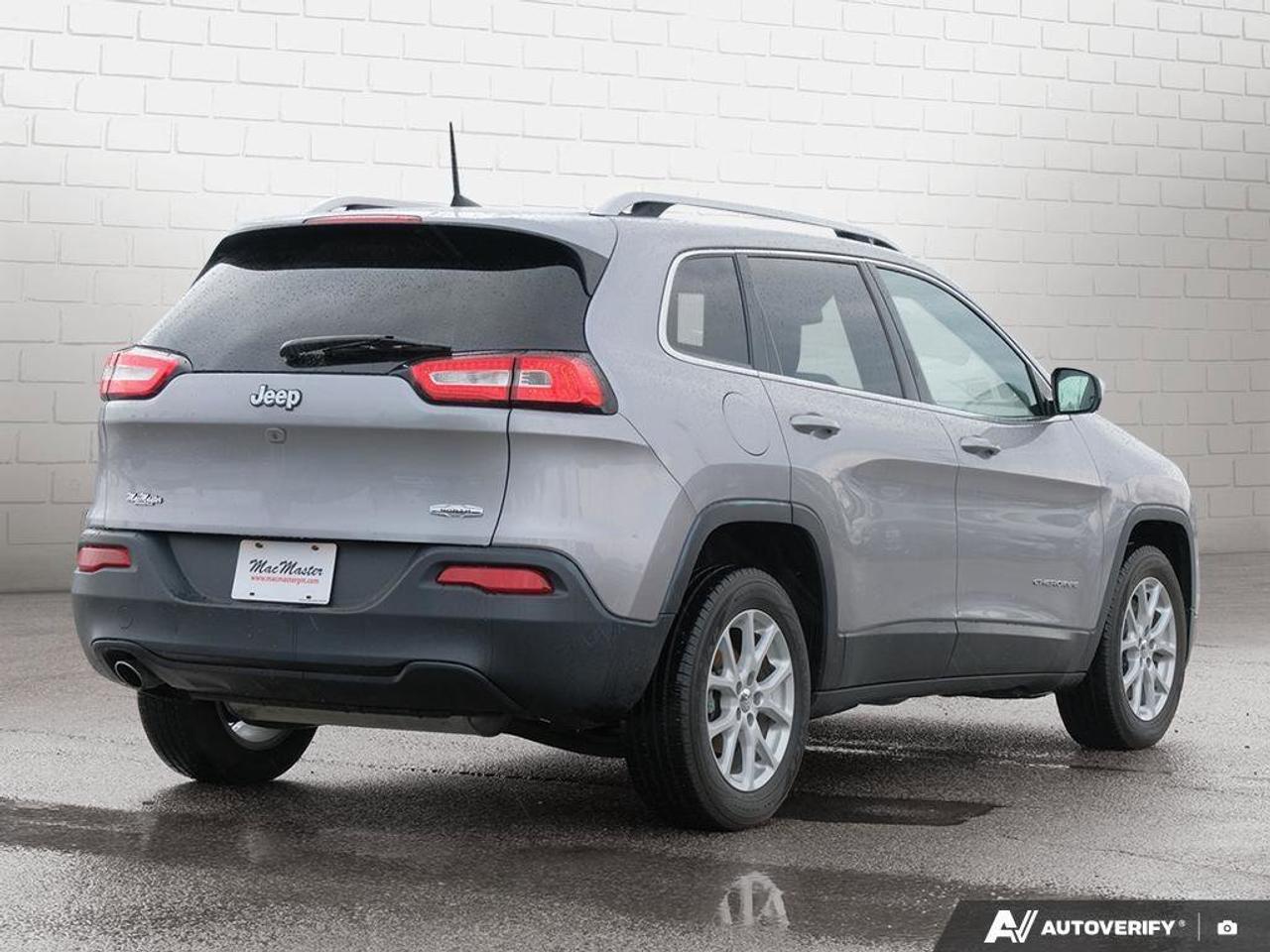 2018 Jeep Cherokee LatitudeLATITUDE, 2.4L 4-CYLINDER, FWD, CLOTH, AST Photo