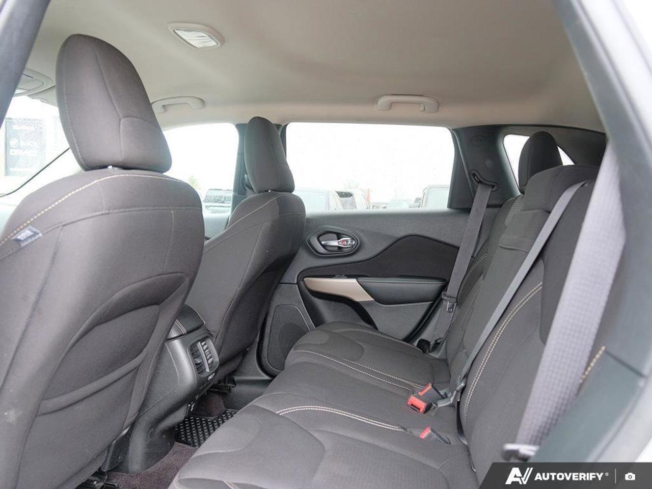 2018 Jeep Cherokee LatitudeLATITUDE, 2.4L 4-CYLINDER, FWD, CLOTH, AST Photo