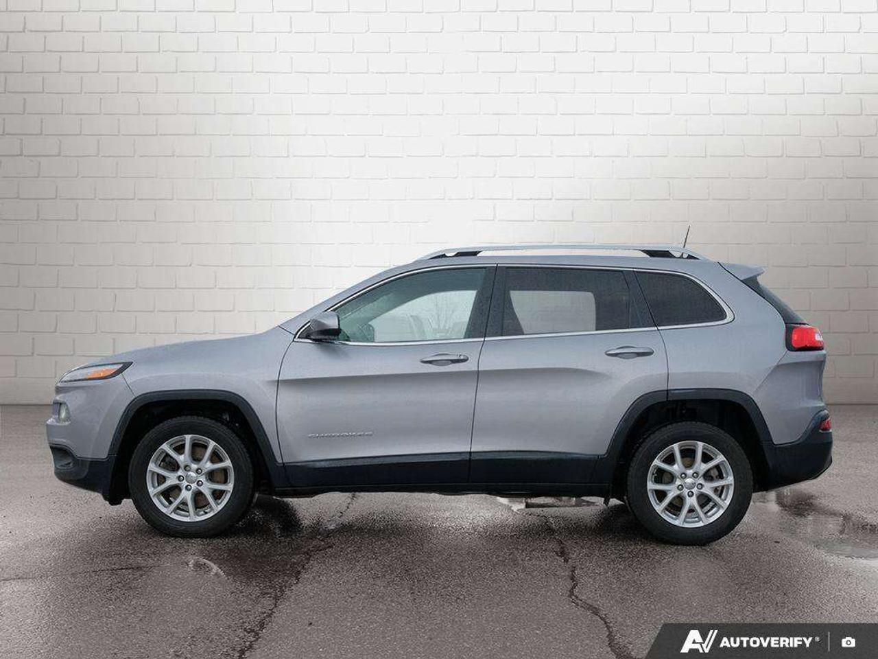 2018 Jeep Cherokee LATITUDE, 2.4L 4-CYLINDER, FWD, CLOTH, ASTRADED CERTIFIED! Photo5