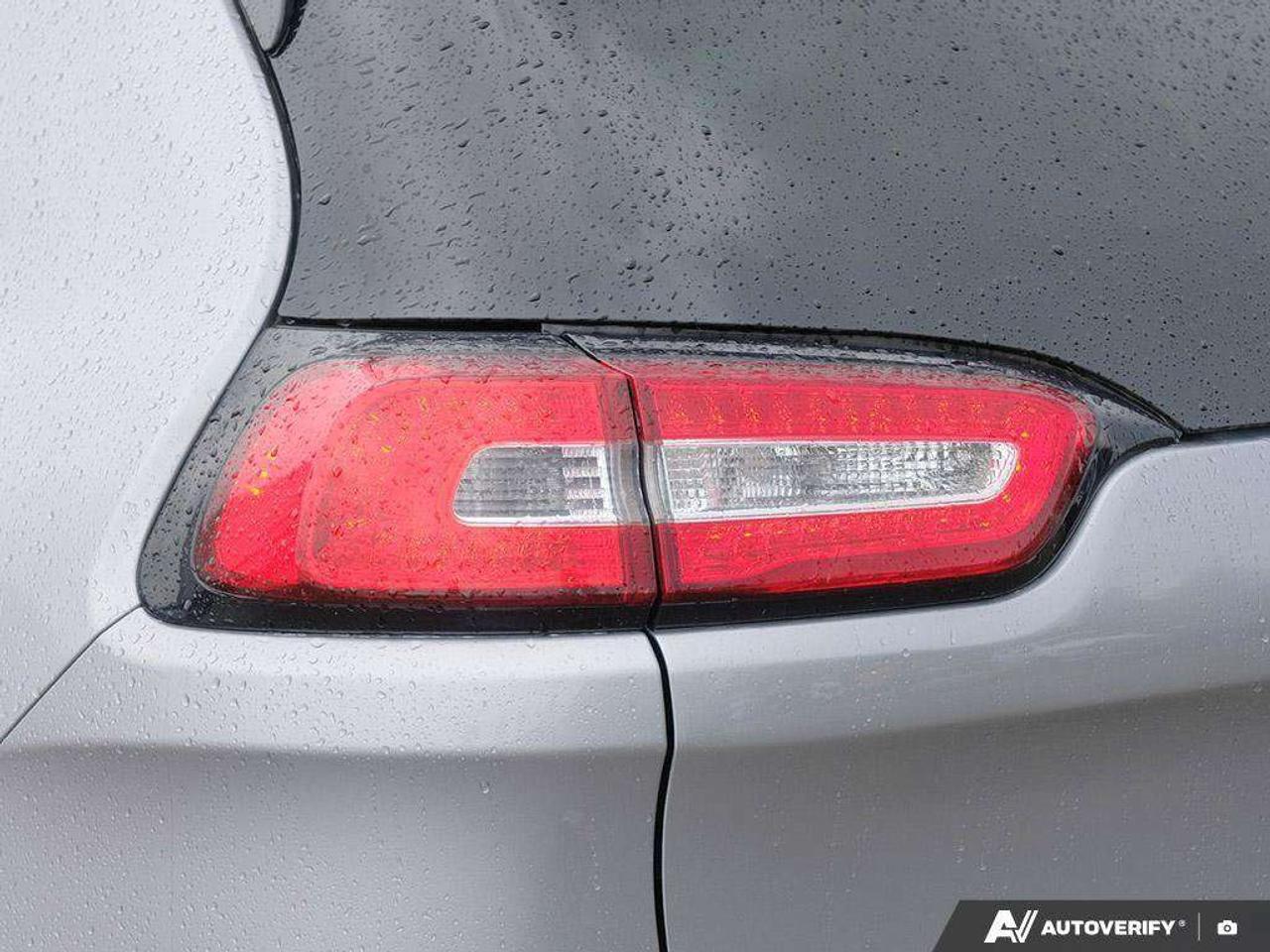 2018 Jeep Cherokee LATITUDE, 2.4L 4-CYLINDER, FWD, CLOTH, ASTRADED CERTIFIED! Photo