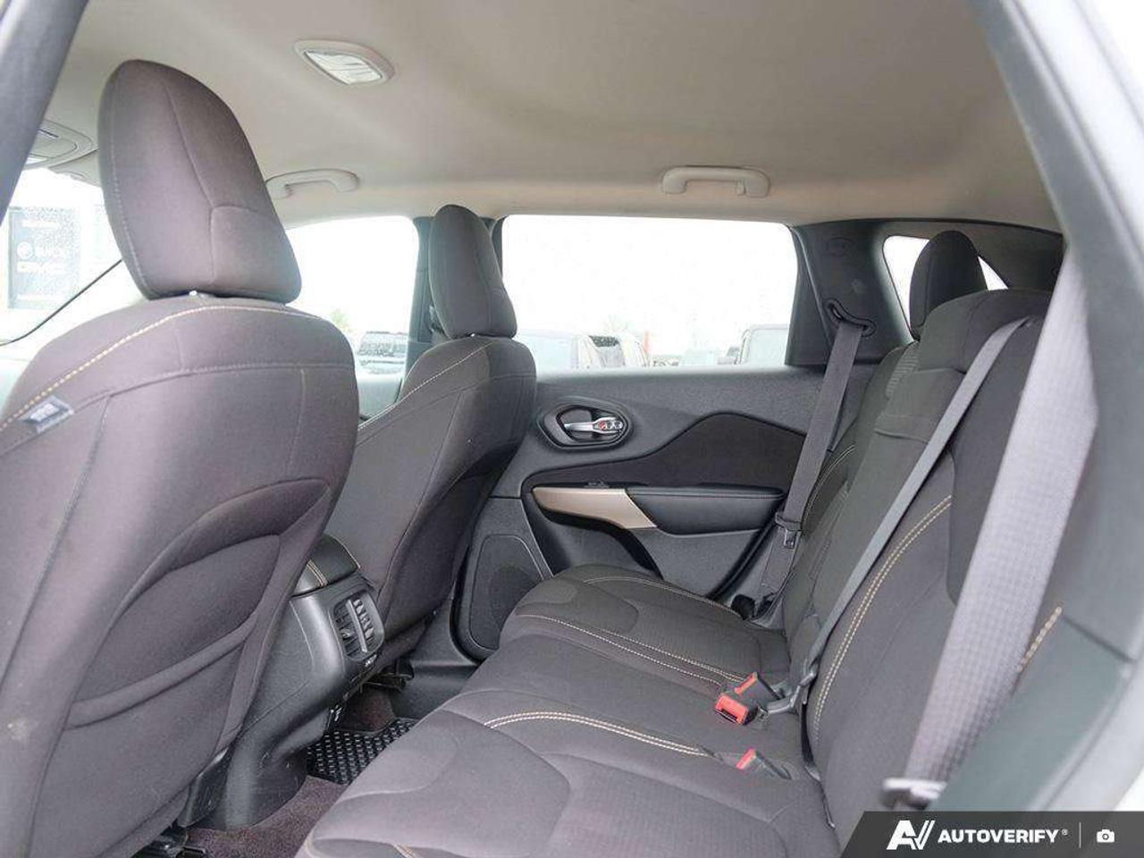 2018 Jeep Cherokee LATITUDE, 2.4L 4-CYLINDER, FWD, CLOTH, ASTRADED CERTIFIED! Photo
