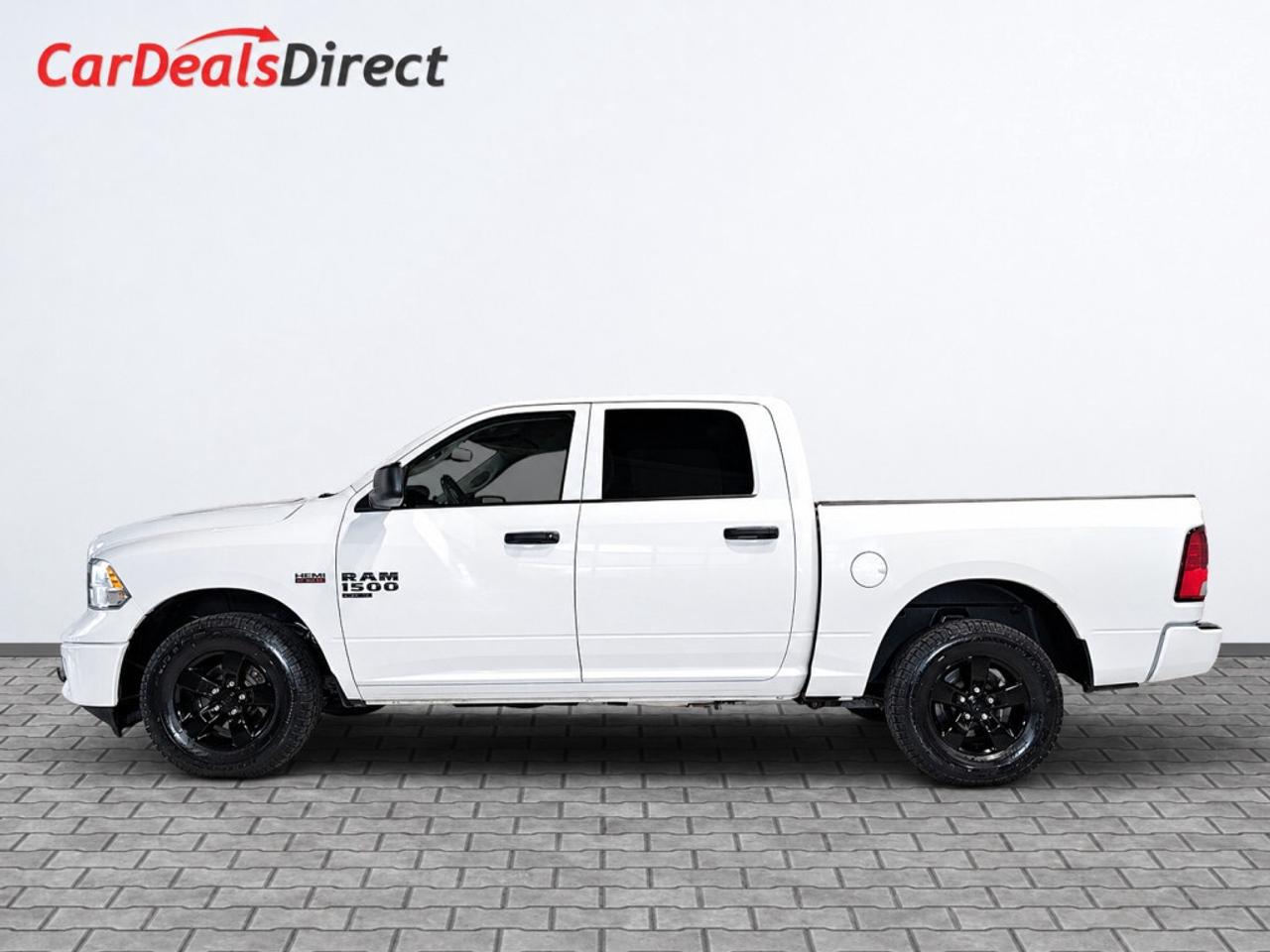 2023 RAM 1500 Classic SLT AWD Express Appearance PKG / Carplay / NAV / B Photo2