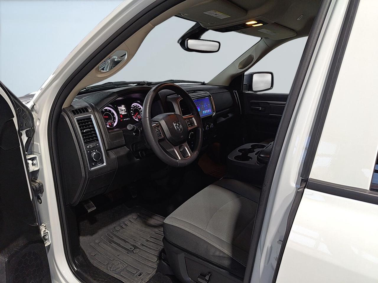 2023 RAM 1500 Classic SLT AWD Express Appearance PKG / Carplay / NAV / B Photo