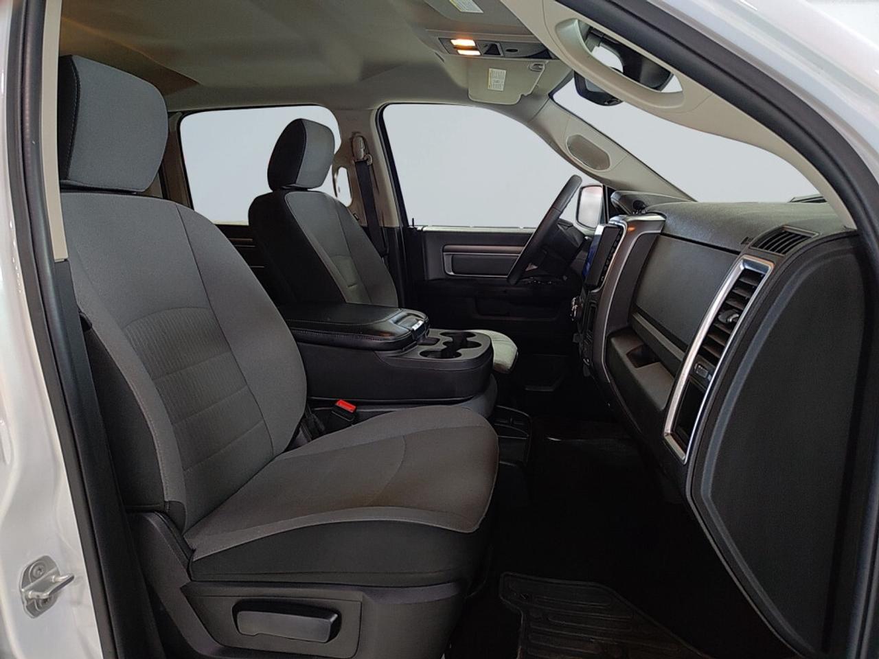 2023 RAM 1500 Classic SLT AWD Express Appearance PKG / Carplay / NAV / B Photo