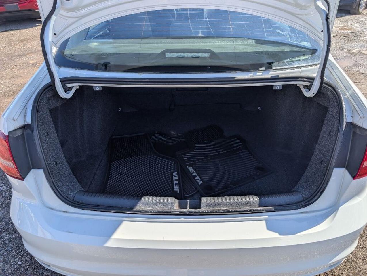 2016 Volkswagen Jetta Sedan 4dr Auto 1.8T Sport PZEV Photo