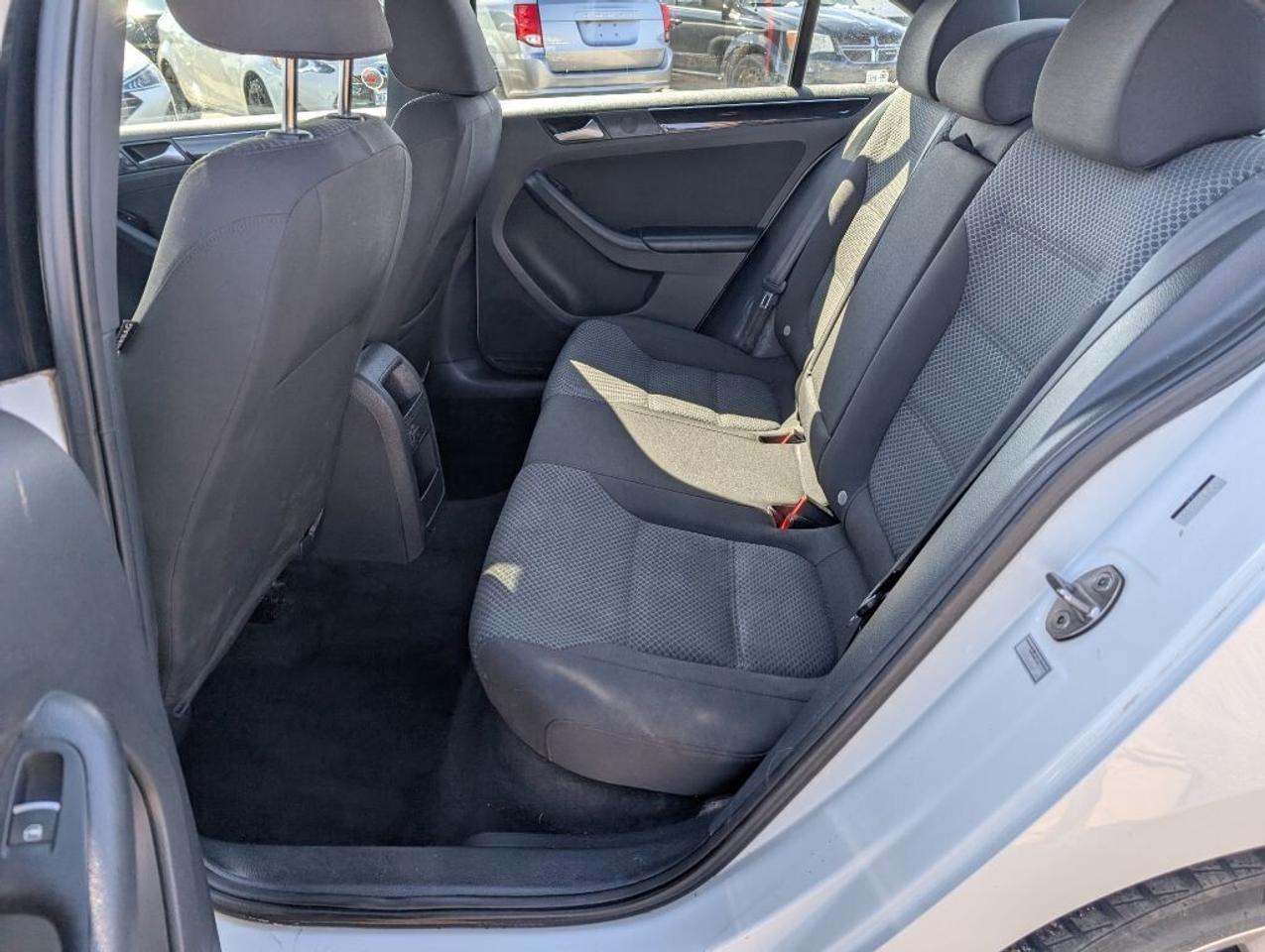 2016 Volkswagen Jetta Sedan 4dr Auto 1.8T Sport PZEV Photo