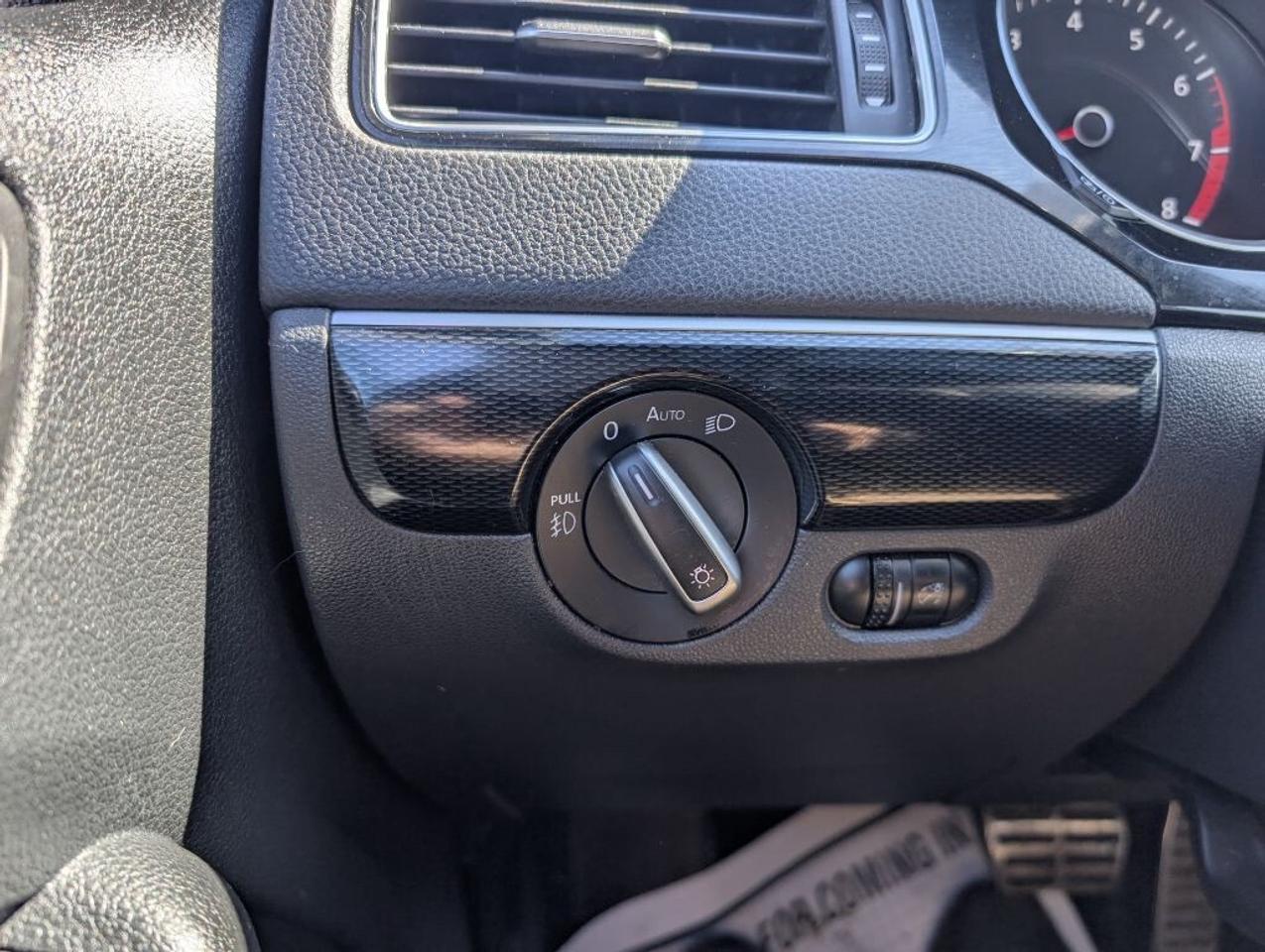 2016 Volkswagen Jetta Sedan 4dr Auto 1.8T Sport PZEV Photo