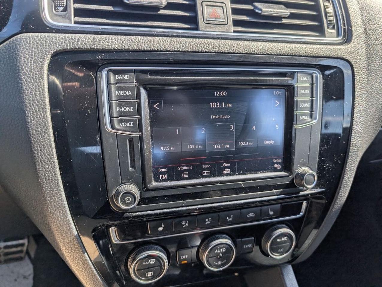 2016 Volkswagen Jetta Sedan 4dr Auto 1.8T Sport PZEV Photo