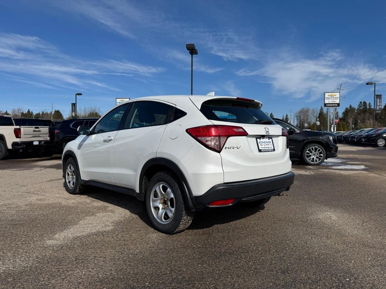 2016 Honda HR-V LXAWD   WINTER TIRES ON RIMS   HEATED SEATS Photo2