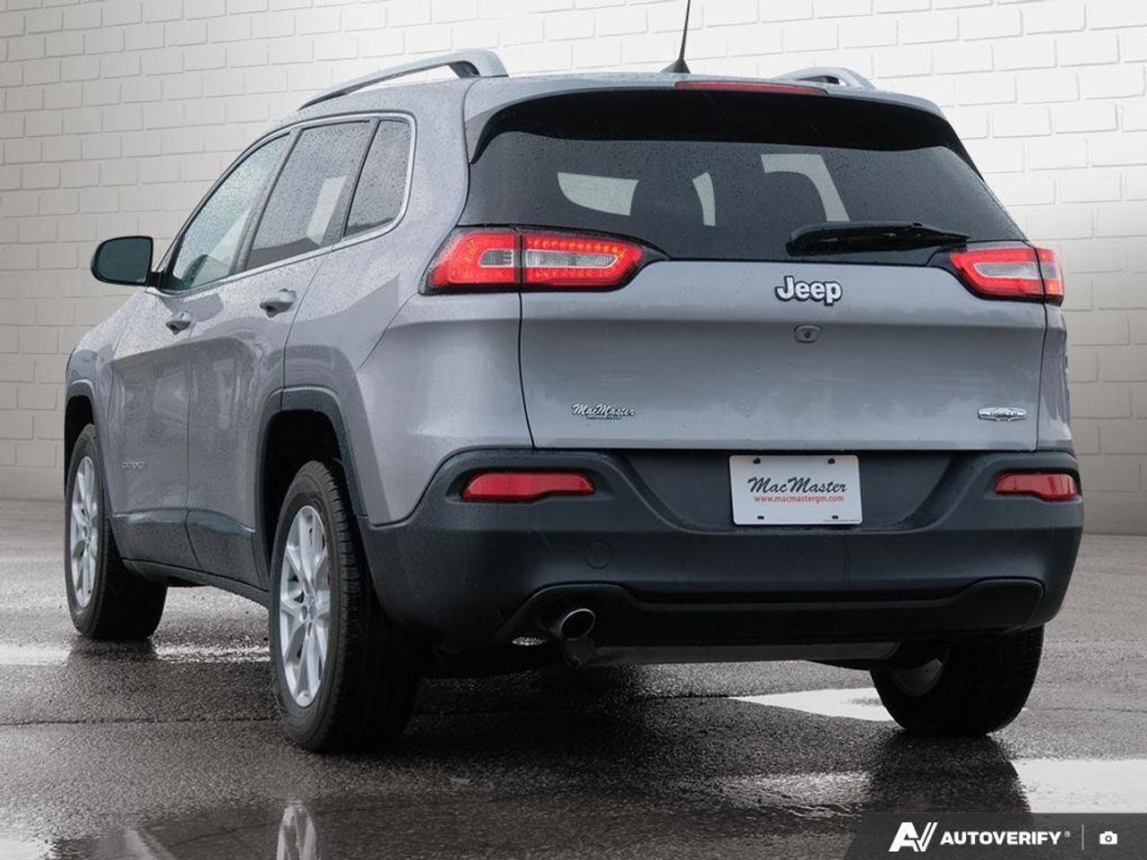 2018 Jeep Cherokee LatitudeLATITUDE, 2.4L 4-CYLINDER, FWD, CLOTH, AST Photo2
