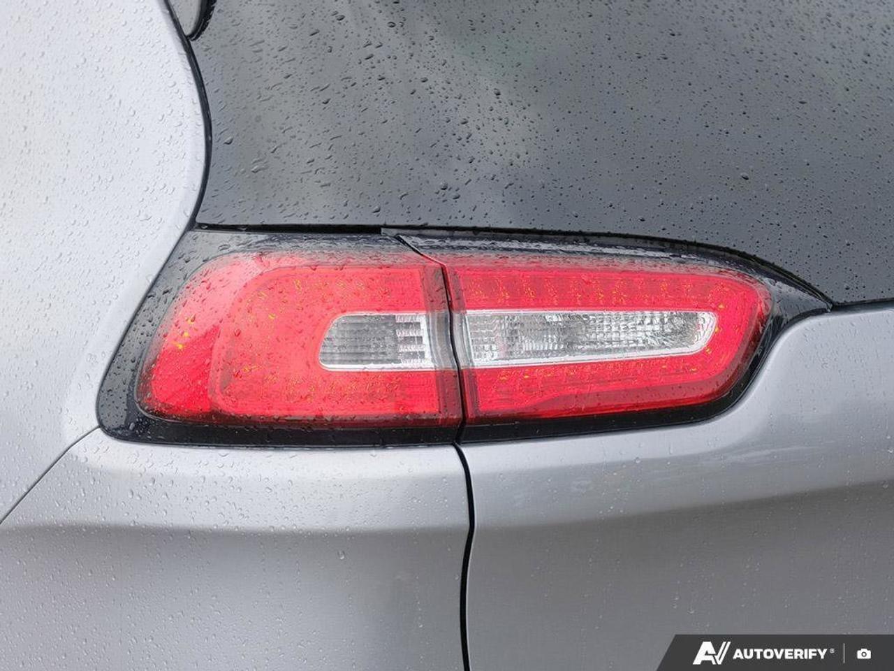 2018 Jeep Cherokee LatitudeLATITUDE, 2.4L 4-CYLINDER, FWD, CLOTH, AST Photo